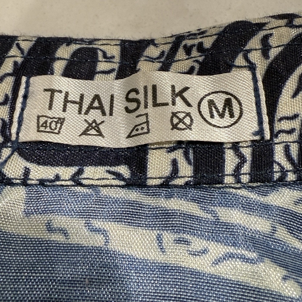 THAI SILK Shirt Men's Short Sleeve Button Front‎ Sz. MEDIUM Tribal Print - Picture 2 of 4